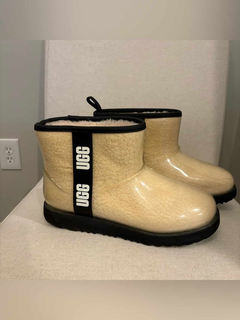 UGG Classic Clear Mini Boots Womens Size 6
